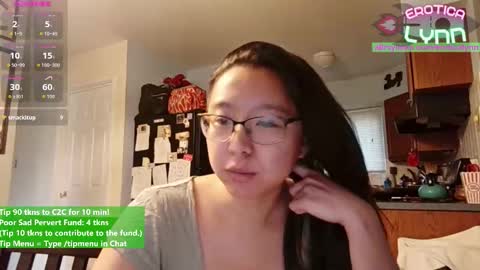 Lynn   online show from November 19, 2025, 8:09 pm