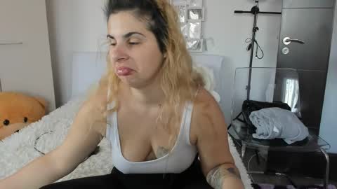 eroticsensualkitty4u online show from January 8, 2025, 7:45 am