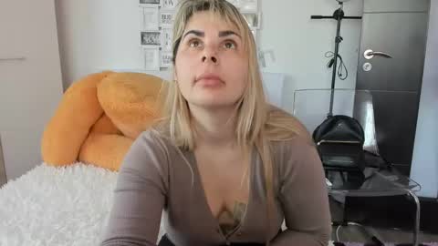 eroticsensualkitty4u online show from February 24, 2025, 12:37 pm