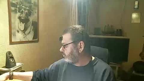 Snapshot of erwin1966 chatting on January 19, 2025, 10:28 pm Erwins room welcome sound on online show from January 19, 2025, 10:28 pm