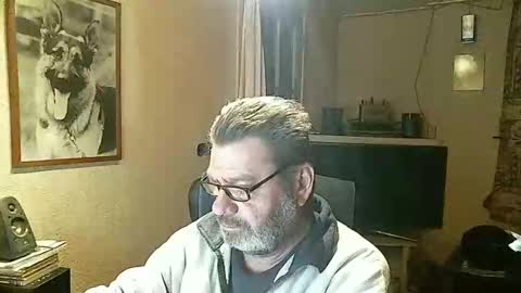 Snapshot of erwin1966 chatting on January 23, 2025, 12:57 am Erwins room welcome sound on online show from January 23, 2025, 12:57 am