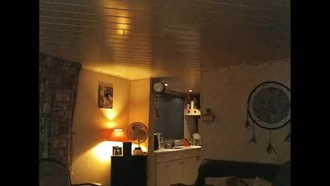 Snapshot of erwin1966 chatting on February 14, 2025, 8:37 pm Erwins room welcome sound on online show from February 14, 2025, 8:37 pm