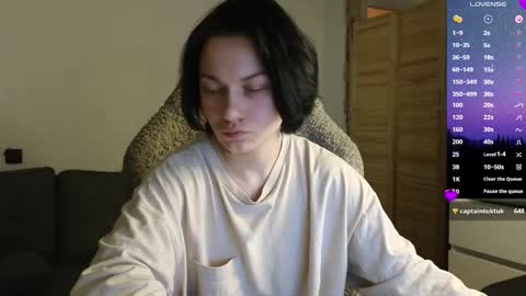 esajukyy online show from February 26, 2026, 4:50 pm