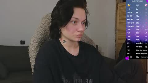 esajukyy online show from April 14, 2026, 4:46 pm