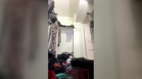 escence1994 online show from March 2, 2026, 8:43 am