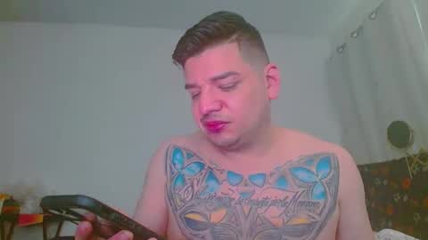 escodamus12 online show from January 10, 2025, 11:39 pm