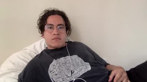 esiiiiiiiiis online show from April 19, 2026, 3:00 pm