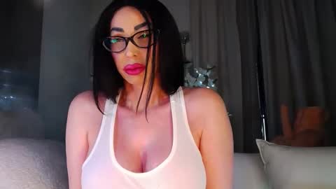 Snapshot of eskeira_ chatting on September 24, 2025, 9:18 pm Esther online show from September 24, 2025, 9:18 pm