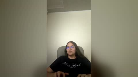 Esme online show from April 16, 2026, 12:22 am