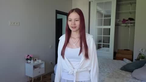 Esme online show from May 18, 2026, 6:19 am