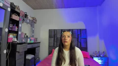 Perla online show from December 1, 2025, 5:12 am