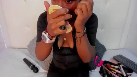 esmeraldanyx online show from September 14, 2025, 1:54 pm