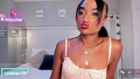 esmeraldanyx online show from September 17, 2025, 9:05 pm