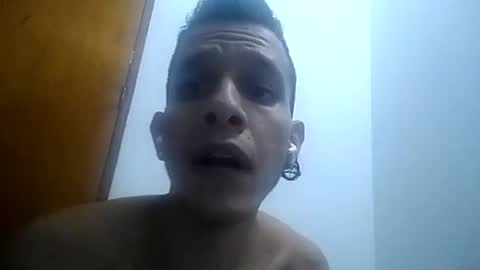 esneyderhenao20 online show from February 16, 2025, 9:16 pm