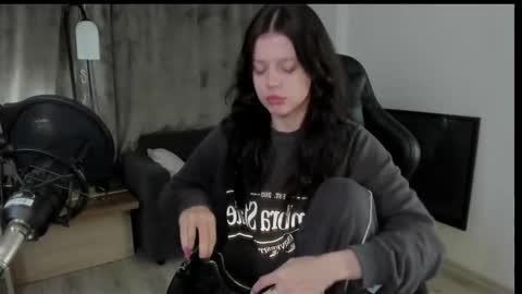 Snapshot of este_ria chatting on December 7, 2024, 9:22 pm esteria online show from December 7, 2024, 9:22 pm