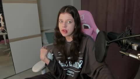 Snapshot of este_ria chatting on December 9, 2024, 1:29 am esteria online show from December 9, 2024, 1:29 am