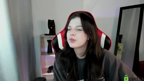 Snapshot of este_ria chatting on January 18, 2025, 6:43 pm esteria online show from January 18, 2025, 6:43 pm