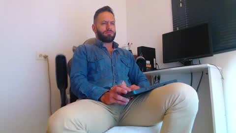 Snapshot of esteban7984068 chatting on February 18, 2026, 12:45 pm esteban online show from February 18, 2026, 12:45 pm