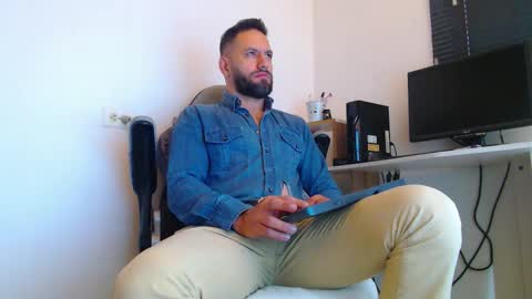 Snapshot of esteban7984068 chatting on February 23, 2026, 2:03 pm esteban online show from February 23, 2026, 2:03 pm