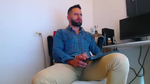 Snapshot of esteban7984068 chatting on February 26, 2026, 1:32 pm esteban online show from February 26, 2026, 1:32 pm