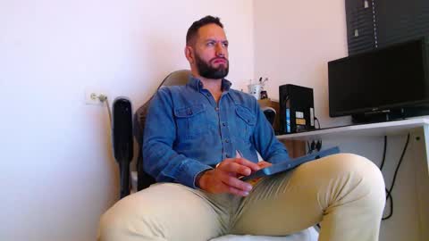 Snapshot of esteban7984068 chatting on March 6, 2026, 2:46 pm esteban online show from March 6, 2026, 2:46 pm