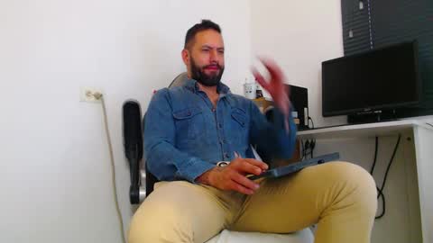 Snapshot of esteban7984068 chatting on March 10, 2026, 3:50 pm esteban online show from March 10, 2026, 3:50 pm