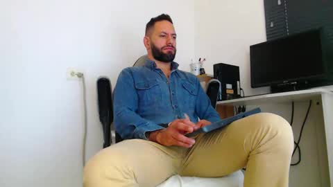 Snapshot of esteban7984068 chatting on March 12, 2026, 2:56 pm esteban online show from March 12, 2026, 2:56 pm