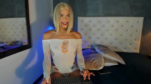 Snapshot of esteban_cor chatting on February 4, 2026, 3:12 am Salome online show from February 4, 2026, 3:12 am