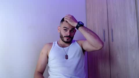 Snapshot of esteban_fer chatting on January 31, 2025, 5:53 pm Esteban Fernandez online show from January 31, 2025, 5:53 pm