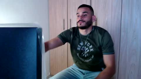 Snapshot of esteban_fer chatting on February 4, 2025, 2:43 pm Esteban Fernandez online show from February 4, 2025, 2:43 pm