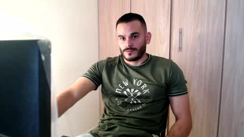 Snapshot of esteban_fer chatting on February 4, 2025, 7:55 pm Esteban Fernandez online show from February 4, 2025, 7:55 pm