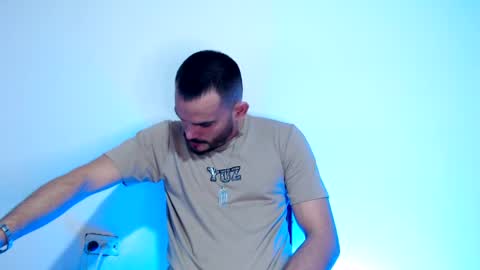 Snapshot of esteban_fer chatting on February 12, 2025, 8:38 am Esteban Fernandez online show from February 12, 2025, 8:38 am