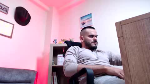 Esteban Fernandez online show from March 19, 2026, 3:43 am