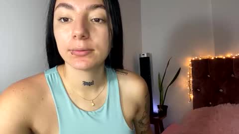 estefa1 online show from March 2, 2026, 5:42 pm