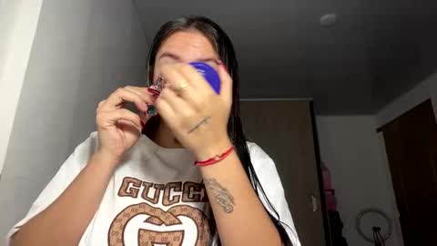 estefa1 online show from April 15, 2026, 4:52 am