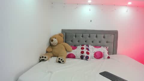 estehefany_gil online show from February 26, 2026, 3:05 am