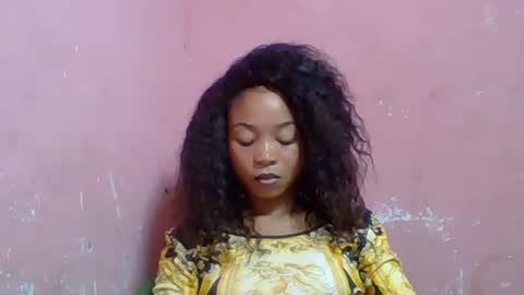 estelah20 online show from October 14, 2025, 5:52 am