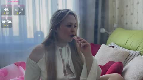 Estella online show from February 3, 2026, 6:40 am