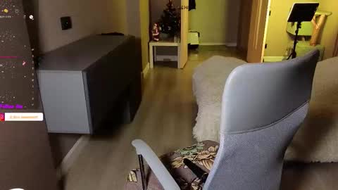 Snapshot of estelle_every chatting on January 17, 2026, 9:29 pm Estelle online show from January 17, 2026, 9:29 pm