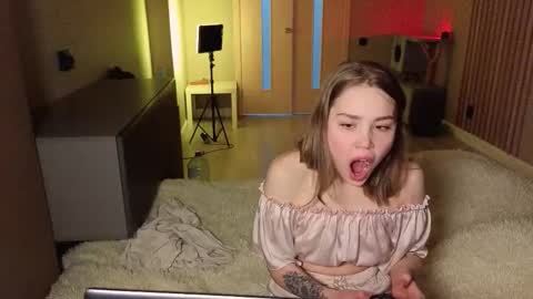 Snapshot of estelle_every chatting on February 5, 2026, 7:07 pm Estelle online show from February 5, 2026, 7:07 pm