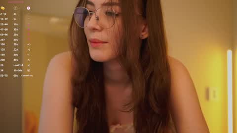 Snapshot of ester_hill chatting on May 29, 2026, 4:43 am Ester online show from May 29, 2026, 4:43 am