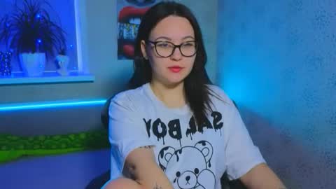 Snapshot of esterplayful chatting on November 18, 2025, 9:03 am EsterPlayful online show from November 18, 2025, 9:03 am