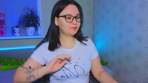 Snapshot of esterplayful chatting on November 28, 2025, 8:50 am EsterPlayful online show from November 28, 2025, 8:50 am