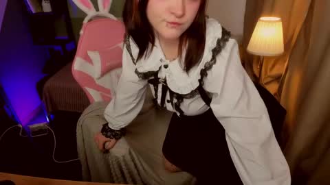 Ester  online show from May 6, 2026, 4:12 pm