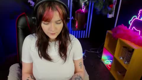 Ester  online show from July 17, 2026, 11:06 am