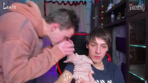 Snapshot of esthetics_boys chatting on January 2, 2025, 10:33 pm LOUIS online show from January 2, 2025, 10:33 pm