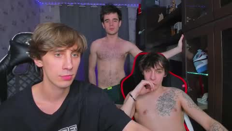 Snapshot of esthetics_boys chatting on February 21, 2025, 1:33 am LOUIS online show from February 21, 2025, 1:33 am