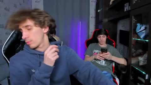 Snapshot of esthetics_boys chatting on March 6, 2025, 3:24 am LOUIS online show from March 6, 2025, 3:24 am