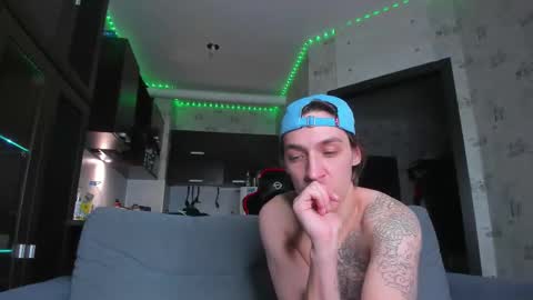 Snapshot of esthetics_boys chatting on September 10, 2025, 9:59 pm LOUIS online show from September 10, 2025, 9:59 pm