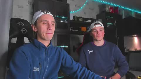 Snapshot of esthetics_boys chatting on September 28, 2025, 11:43 pm LOUIS online show from September 28, 2025, 11:43 pm